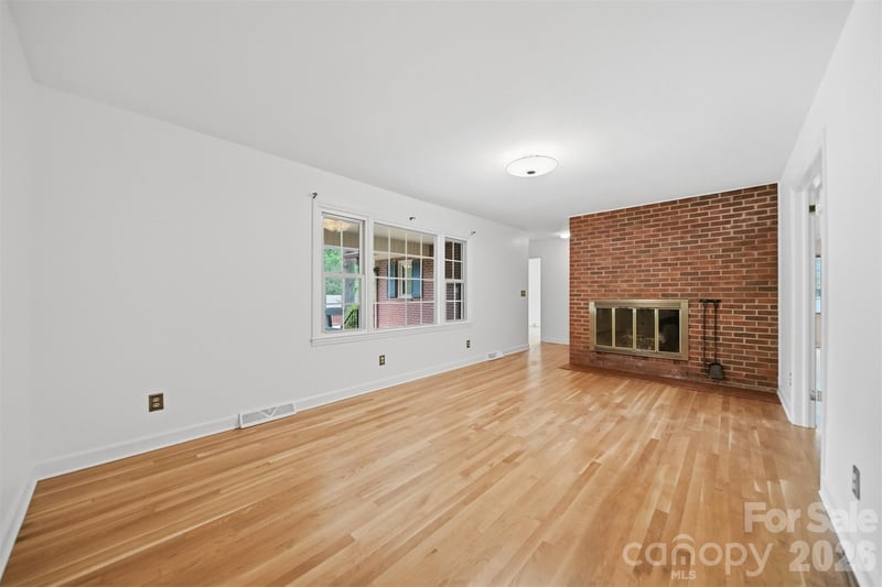 105 Ann St, Morganton, NC 28655
