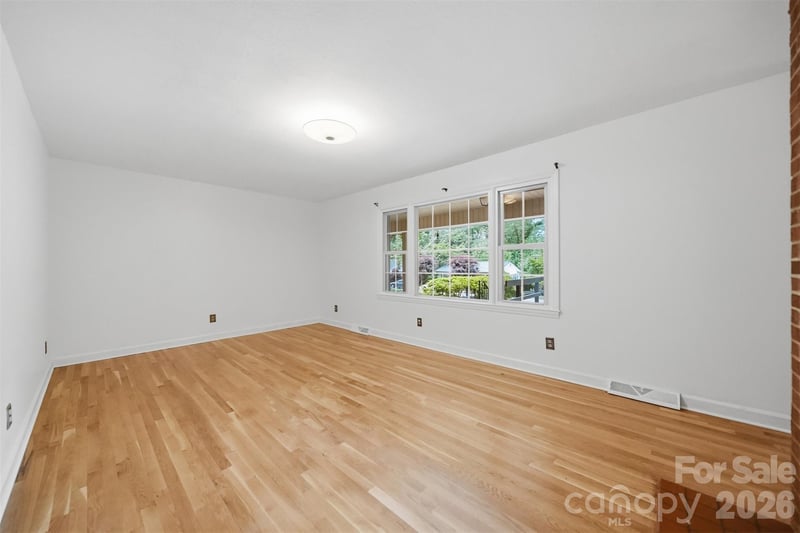 105 Ann St, Morganton, NC 28655