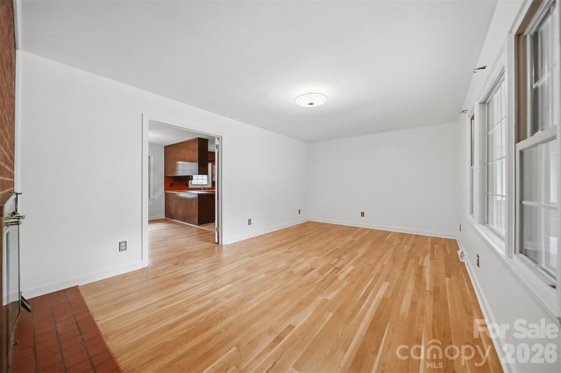 105 Ann St, Morganton, NC 28655