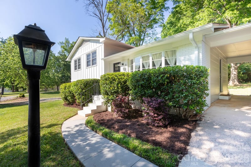 1530 Barberry Ct, Charlotte, NC 28211