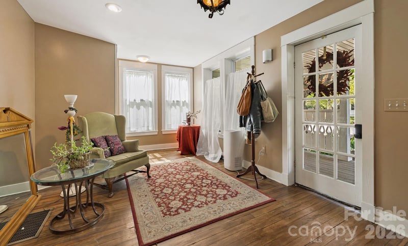 79 Walnut St, Hot Springs, NC 28743