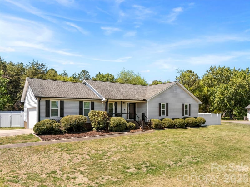 114 Cross Creek Dr, Cherryville, NC 28021
