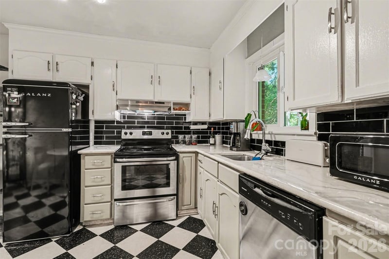 3942 Glenville Ave, Charlotte, NC 28215