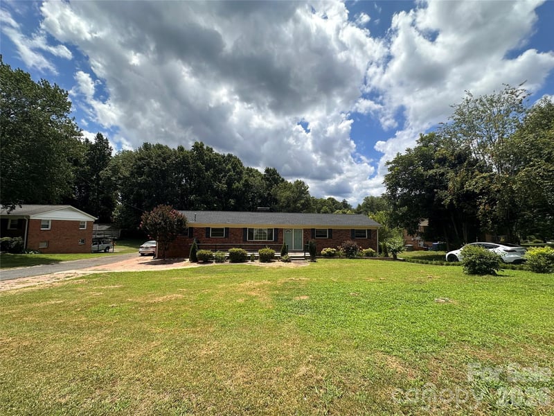 9716 Sunway Dr, Mint Hill, NC 28227