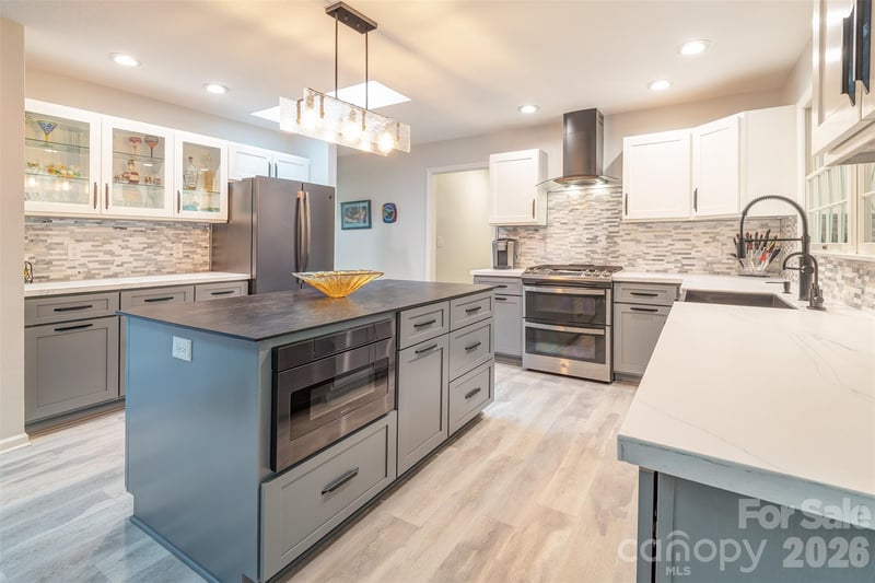 3 Sunningdale Dr, Flat Rock, NC 28731