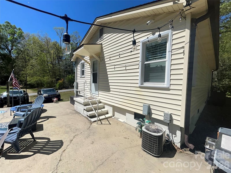 110 9th St, Black Mountain, NC 28711