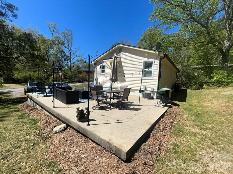 110 9th St, Black Mountain, NC 28711