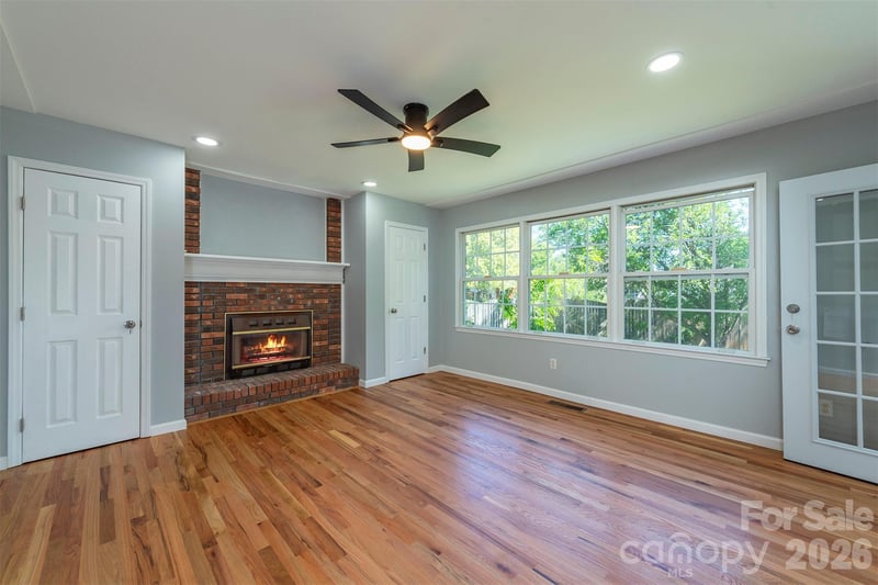 23 Westmont Dr, Asheville, NC 28806