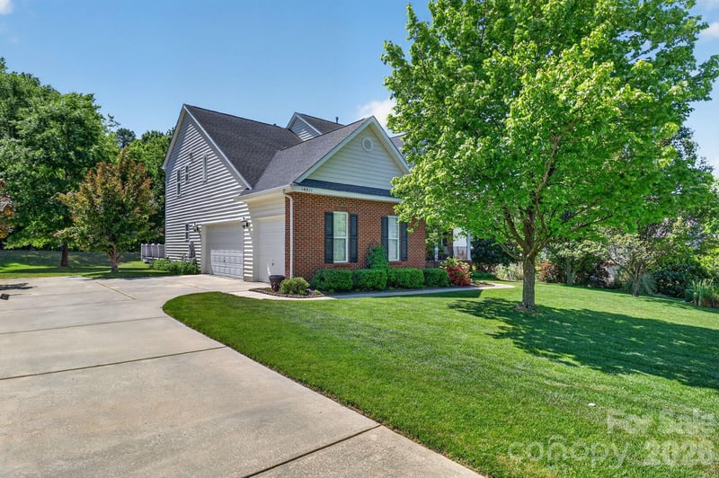 10011 King George Ln, Waxhaw, NC 28173