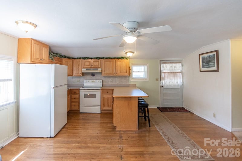 59 Front St, Franklin, NC 28734