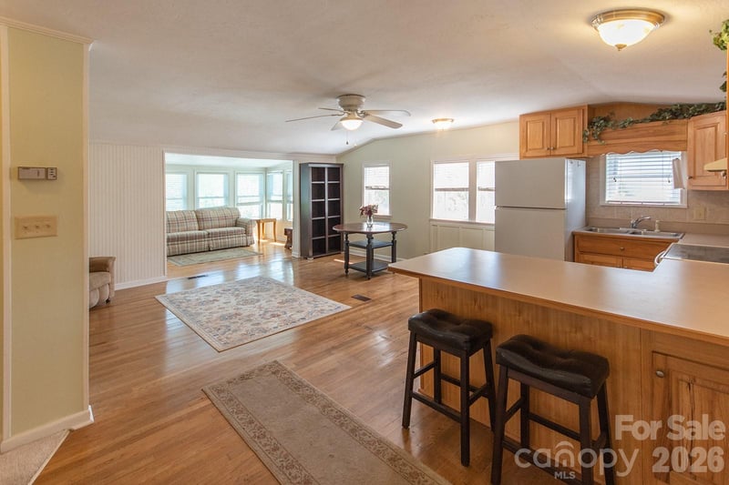 59 Front St, Franklin, NC 28734