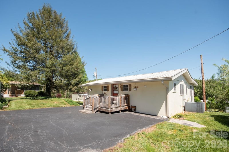 59 Front St, Franklin, NC 28734