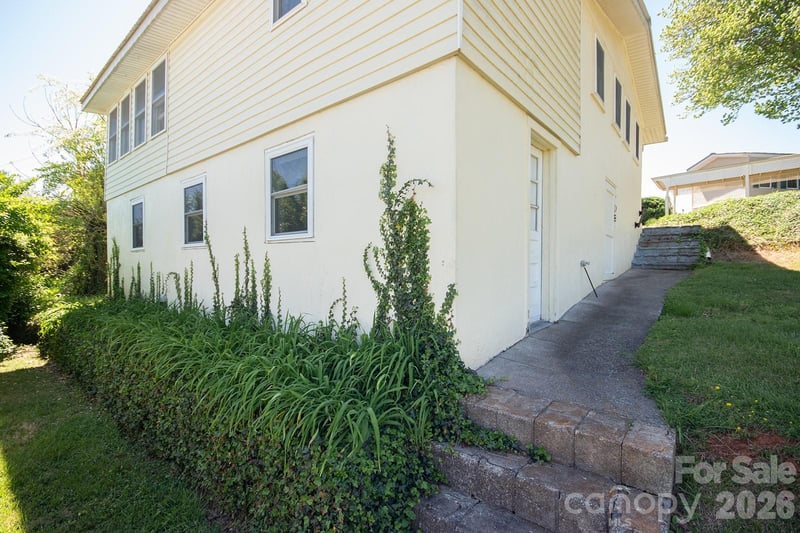 59 Front St, Franklin, NC 28734