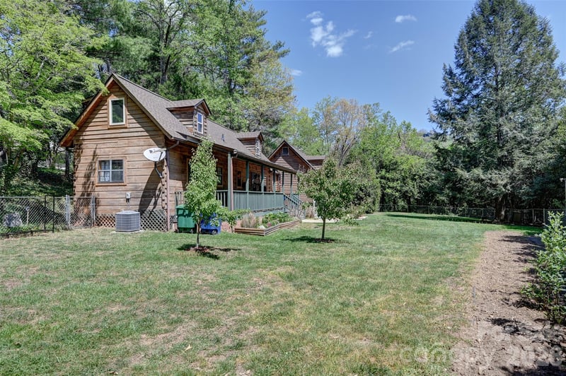 10 Black Locust Dr, Asheville, NC 28804