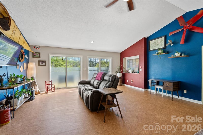 441 Hunters Glen Ln, Hendersonville, NC 28739