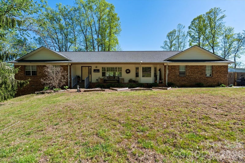 441 Hunters Glen Ln, Hendersonville, NC 28739