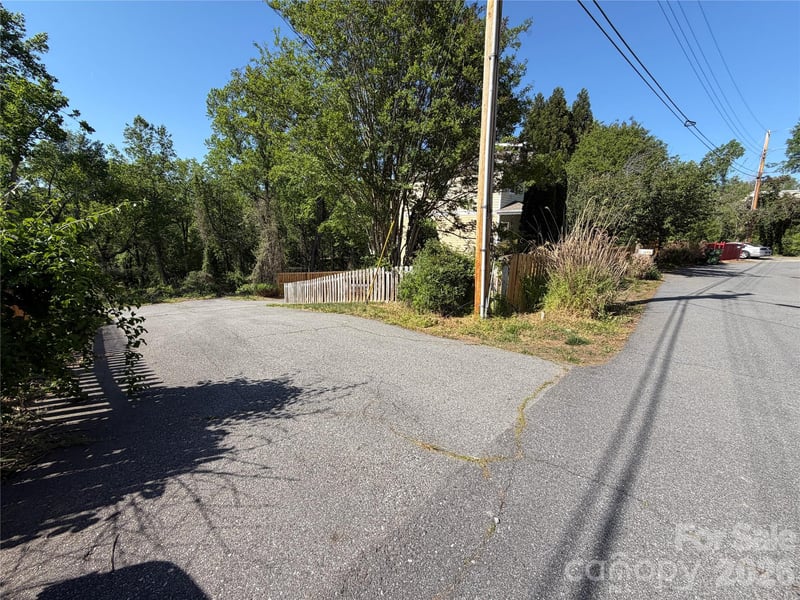 99999 Cross Pl, Asheville, NC 28801