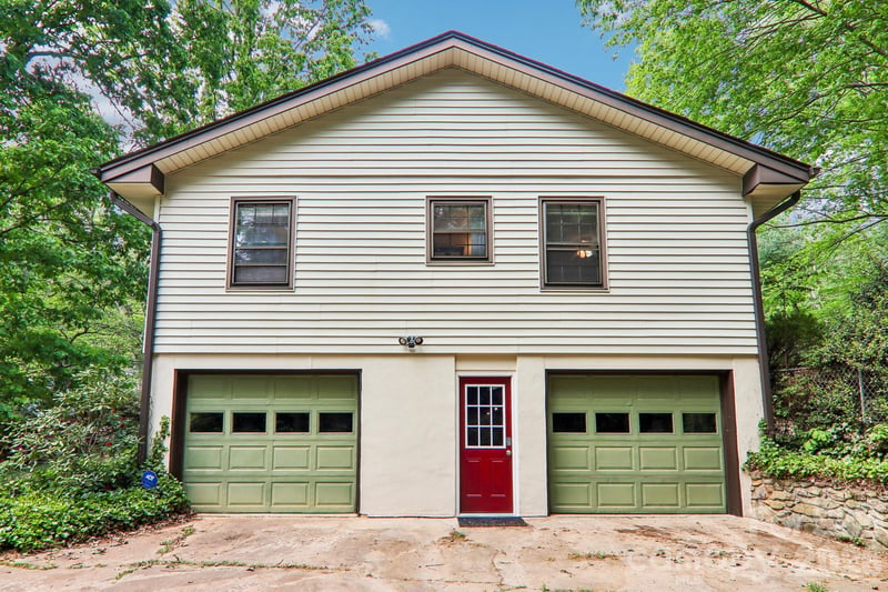 14 Forest Ridge Dr, Arden, NC 28704