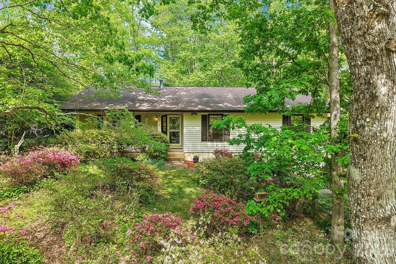 14 Forest Ridge Dr, Arden, NC 28704