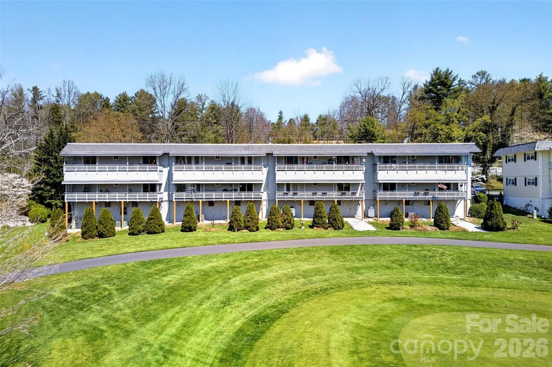 263 Fairway Ln, Spruce Pine, NC 28777