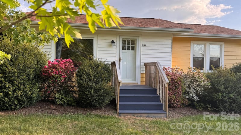 144 Macedonia Rd, Asheville, NC 28804