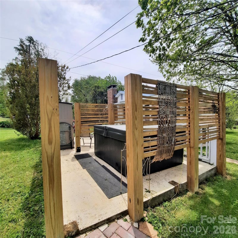 604 Substation St, Hendersonville, NC 28792