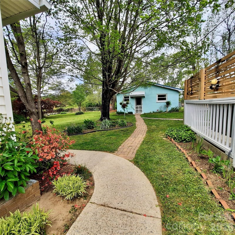 604 Substation St, Hendersonville, NC 28792