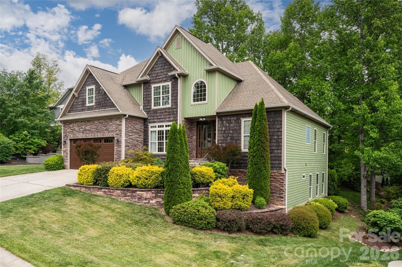 75 Ledgestone Dr, Fairview, NC 28730