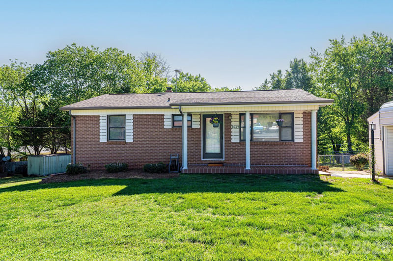 2649 Westview Acres St, Hickory, NC 28601