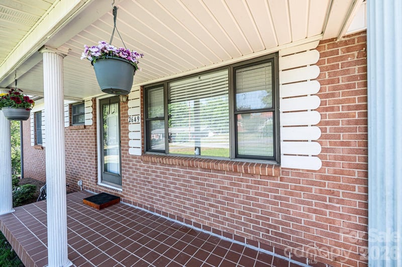 2649 Westview Acres St, Hickory, NC 28601