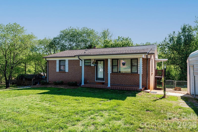 2649 Westview Acres St, Hickory, NC 28601