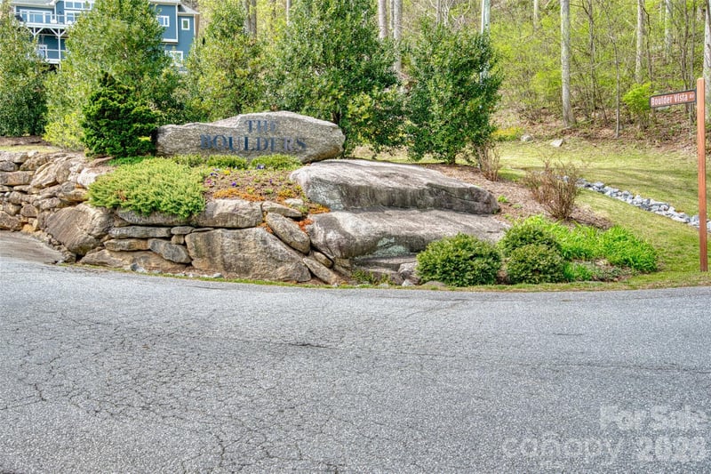 R4 Curtain Bluff, Hendersonville, NC 28791