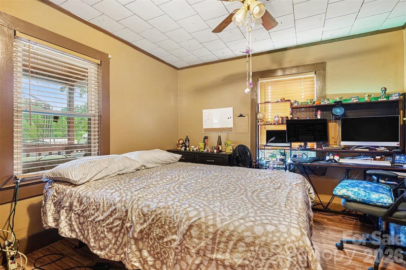 1730 2nd Street Pl, Hickory, NC 28602