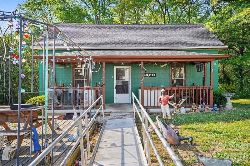 1730 2nd Street Pl, Hickory, NC 28602