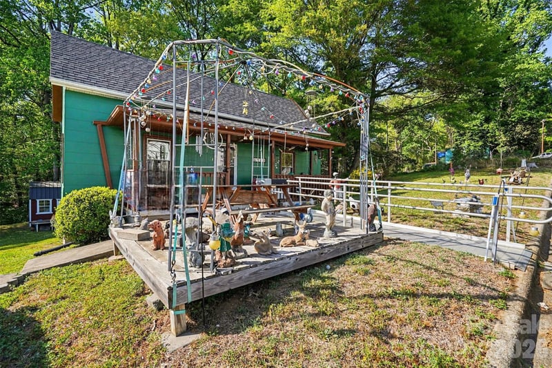 1730 2nd Street Pl, Hickory, NC 28602