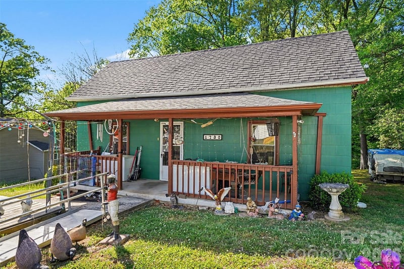 1730 2nd Street Pl, Hickory, NC 28602