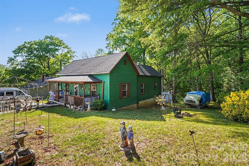 1730 2nd Street Pl, Hickory, NC 28602