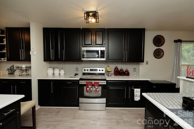 6135 Blue Ash Ln, Charlotte, NC 28215