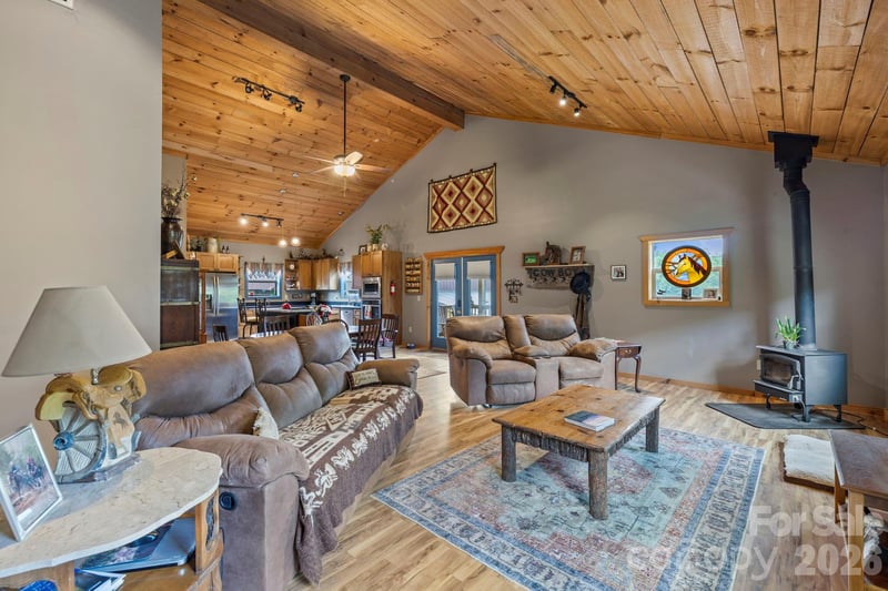 442 Blantyre Church Rd, Horse Shoe, NC 28742