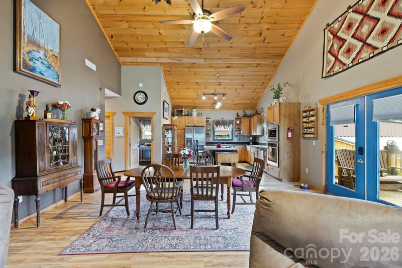 442 Blantyre Church Rd, Horse Shoe, NC 28742
