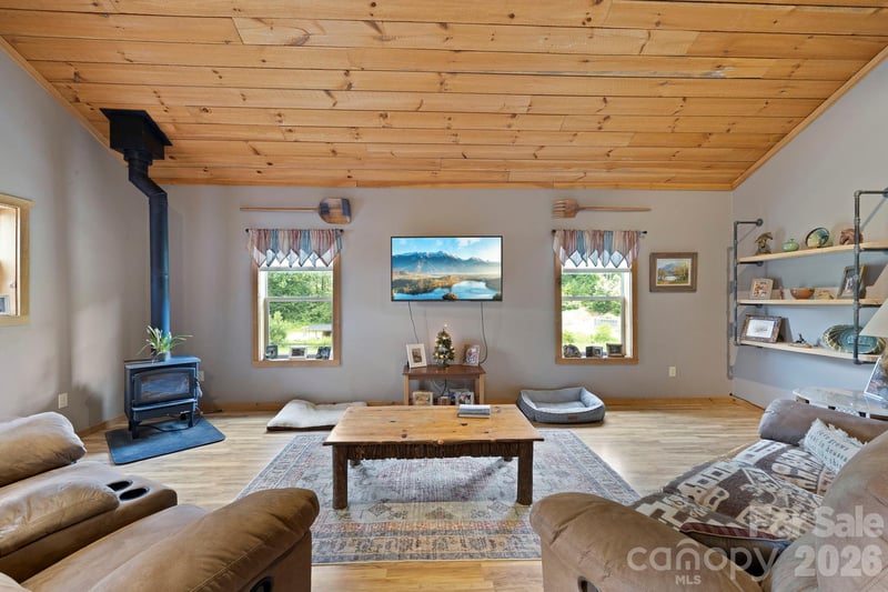 442 Blantyre Church Rd, Horse Shoe, NC 28742