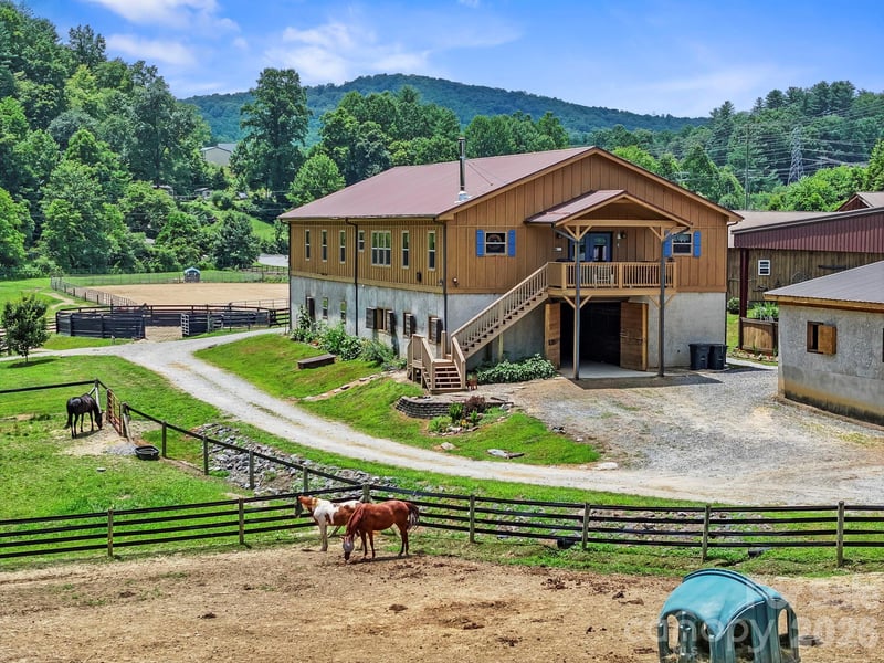 442 Blantyre Church Rd, Horse Shoe, NC 28742