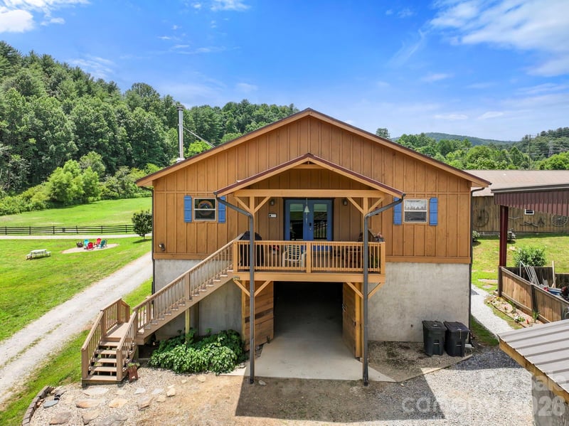 442 Blantyre Church Rd, Horse Shoe, NC 28742