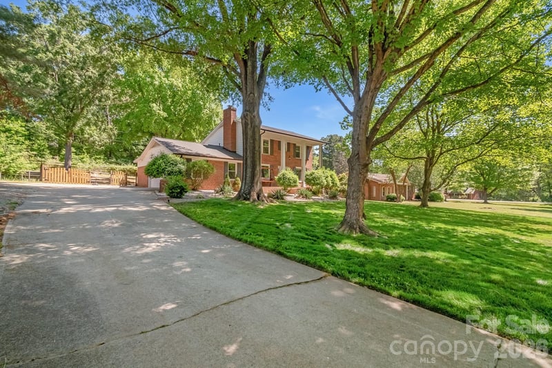 6070 Ferncliff Dr, Concord, NC 28027