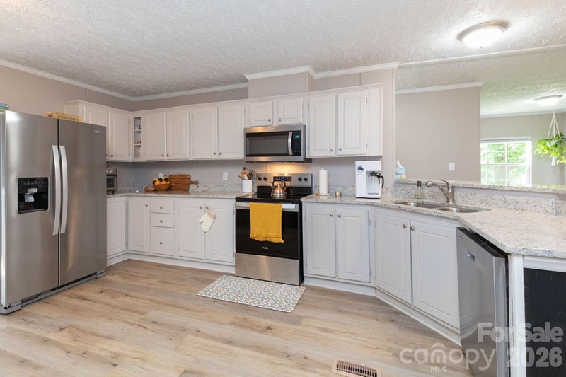 205 Sleepy Hollow Dr, Mars Hill, NC 28754