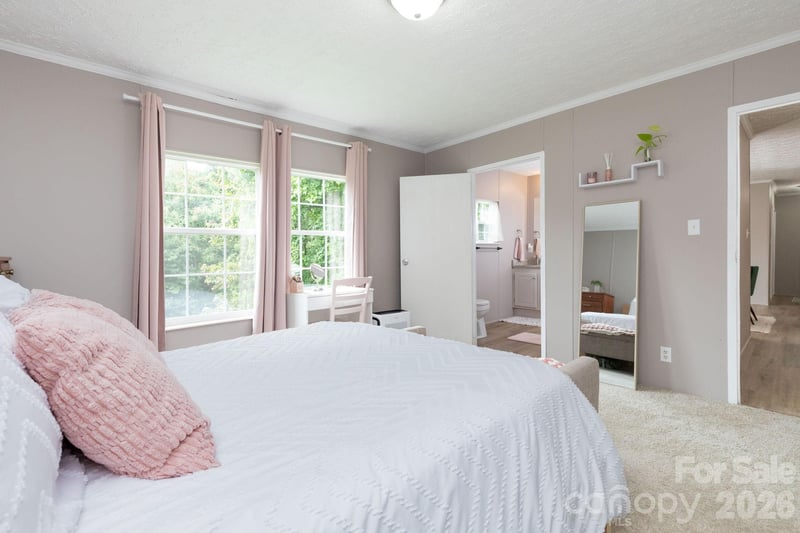 205 Sleepy Hollow Dr, Mars Hill, NC 28754
