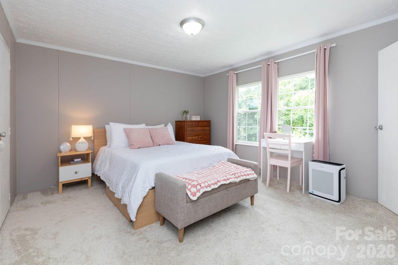 205 Sleepy Hollow Dr, Mars Hill, NC 28754