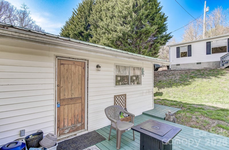 6 Lands End Dr, Candler, NC 28715
