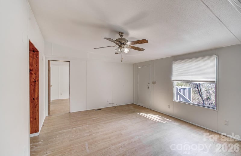 10 Lands End Dr, Candler, NC 28715