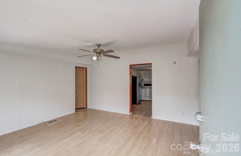10 Lands End Dr, Candler, NC 28715